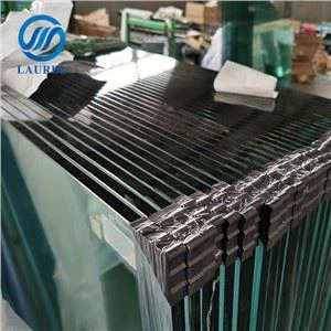 Μετριοπαθής γυάλινη οθόνη ντους ντους